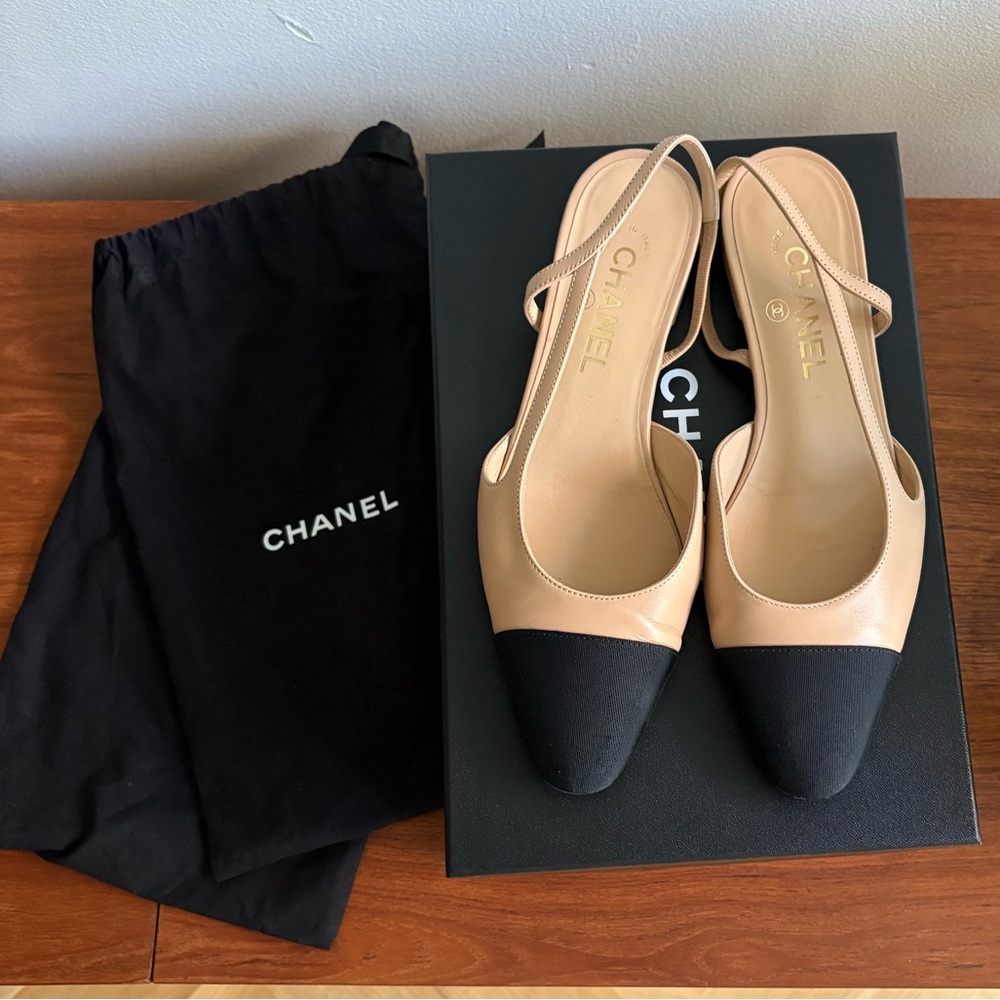 CHANEL Beige and Black Slingback Flats - Picture 4 of 10